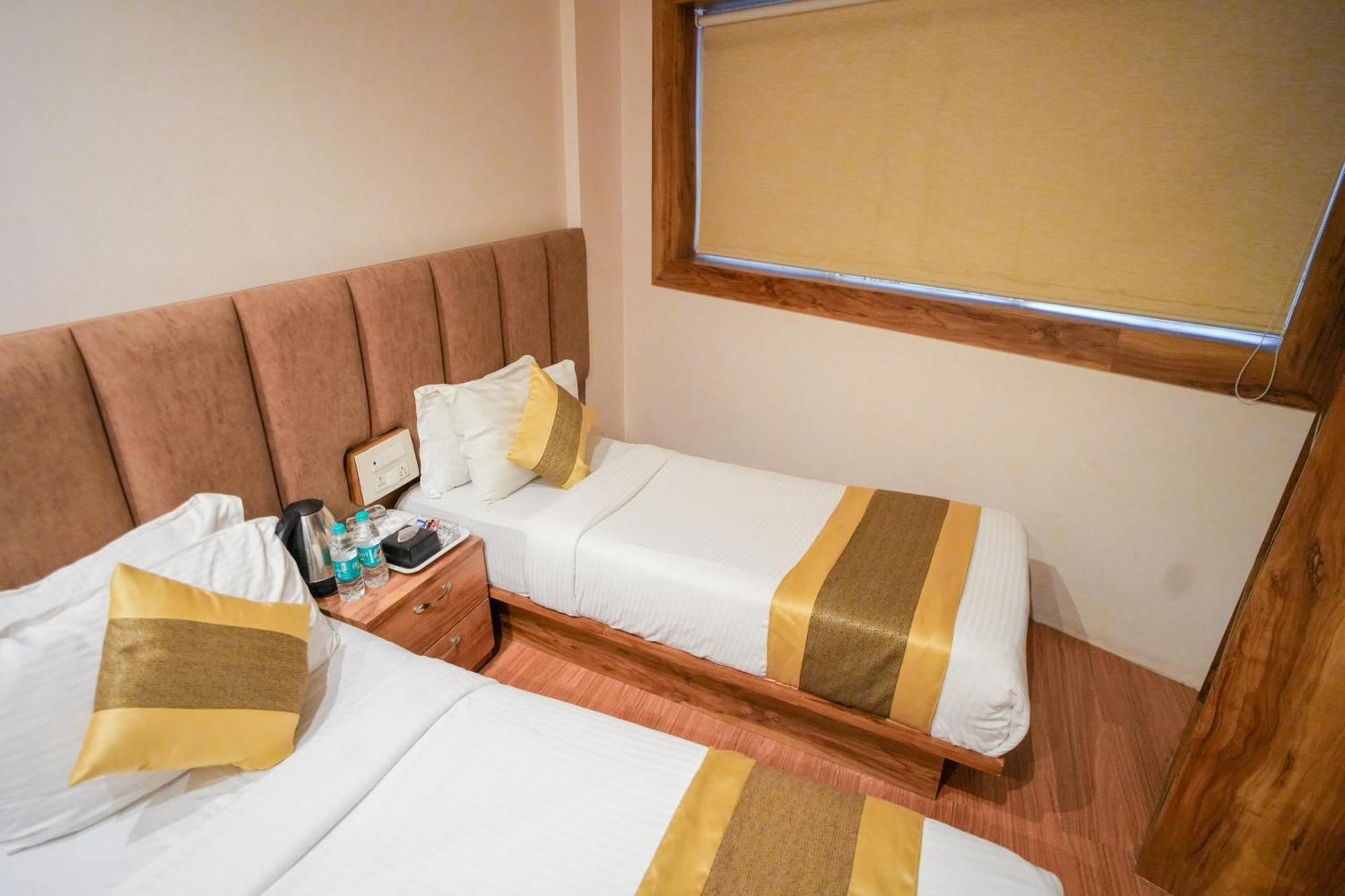 Hotel Skylink Hospitality Mahalaxmi Bombay Eksteriør billede