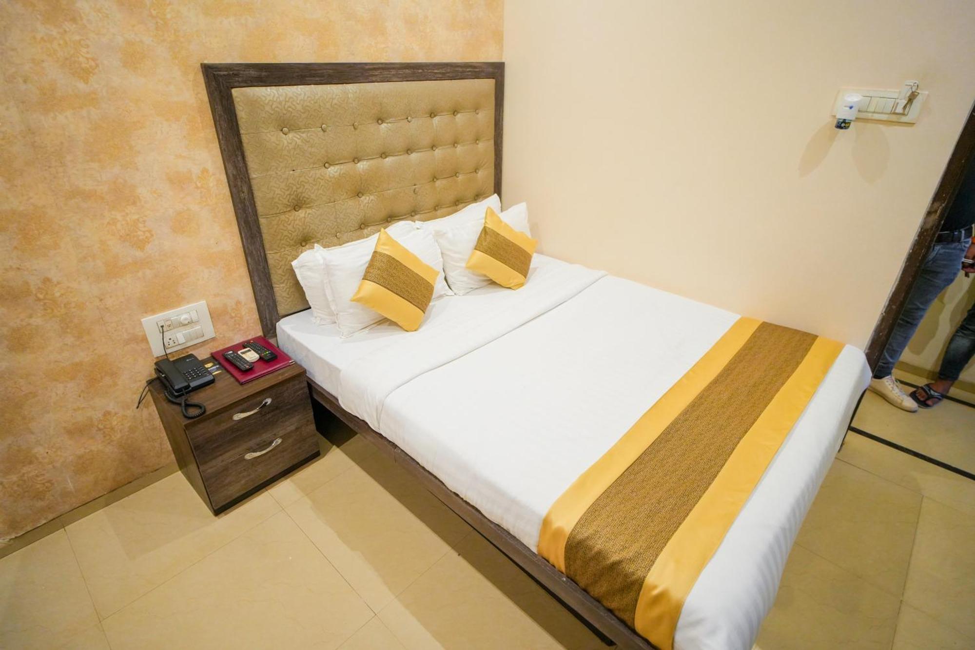 Hotel Skylink Hospitality Mahalaxmi Bombay Eksteriør billede